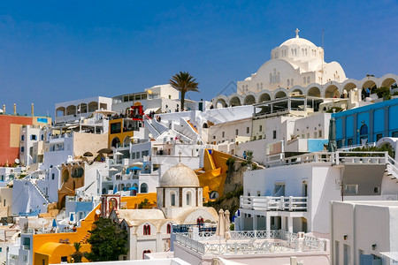 法拉希腊爱琴海岛的现代首都圣托里尼在阳光明媚的日子里希腊背景