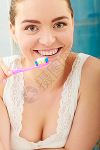 洗牙的女人孩口腔卫生图片