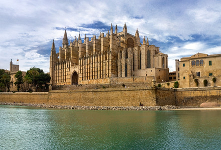 LaSeu西班牙帕尔马洛卡的哥特中世纪大教堂背景图片
