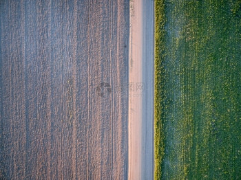 土路犁田和草地空中观察格罗佛科拉多附近的波尼草地图片