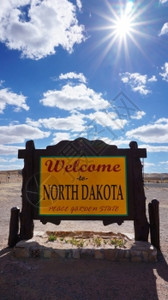 欢迎来到北达科他州蓝天路牌图片
