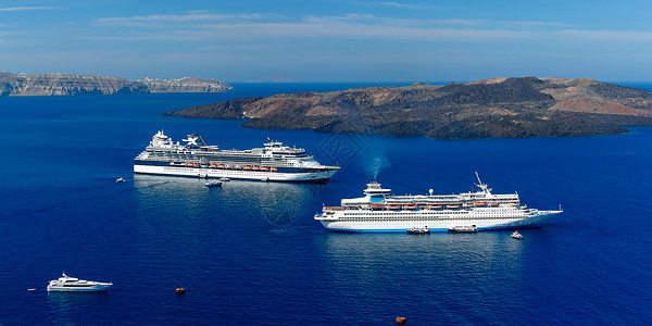 希腊圣托里尼爱琴海岛现代首都菲拉附近的豪华游轮卡尔德拉和火山希腊圣托里尼背景图片