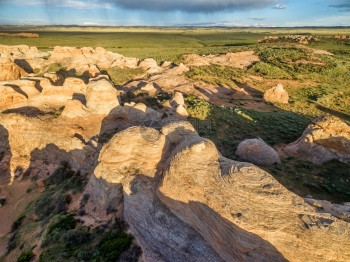 怀俄明州奥尔巴尼县沙溪自然地标的砂岩形成图片
