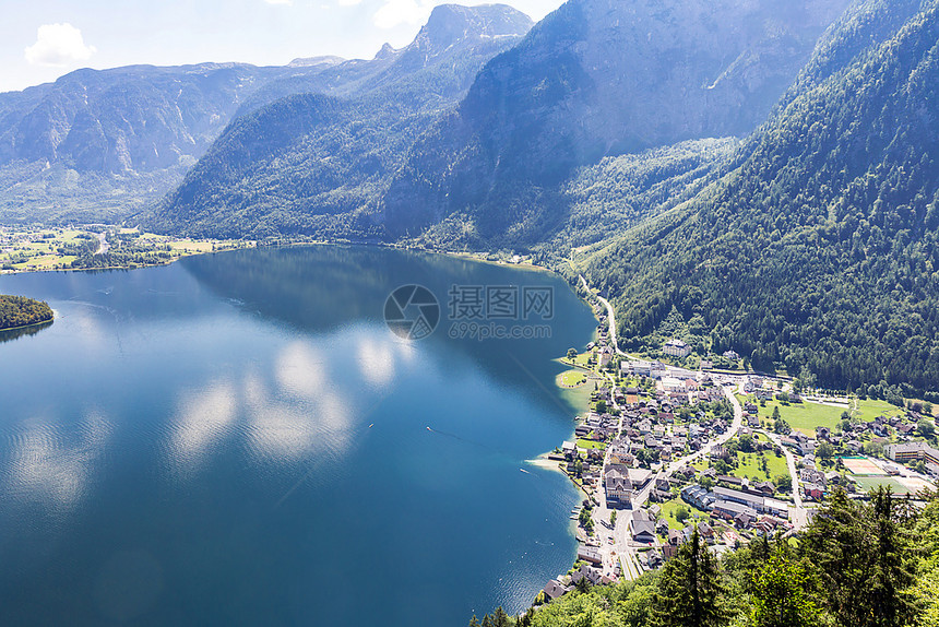 奥地利阿尔卑斯Hallstat村空中观察图片