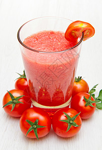 新鲜番茄汁玻璃杯图片