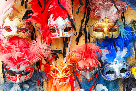 在意大利维尼托威斯街纪念店的典型古老百年彩色面罩标志为年度嘉华图片