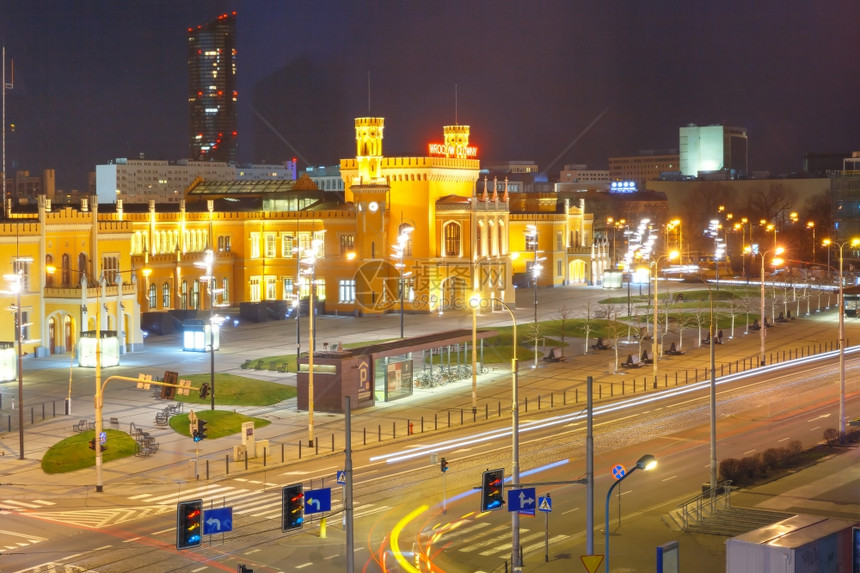 波兰罗茨拉夫主火车站夜间波兰罗茨拉夫图片