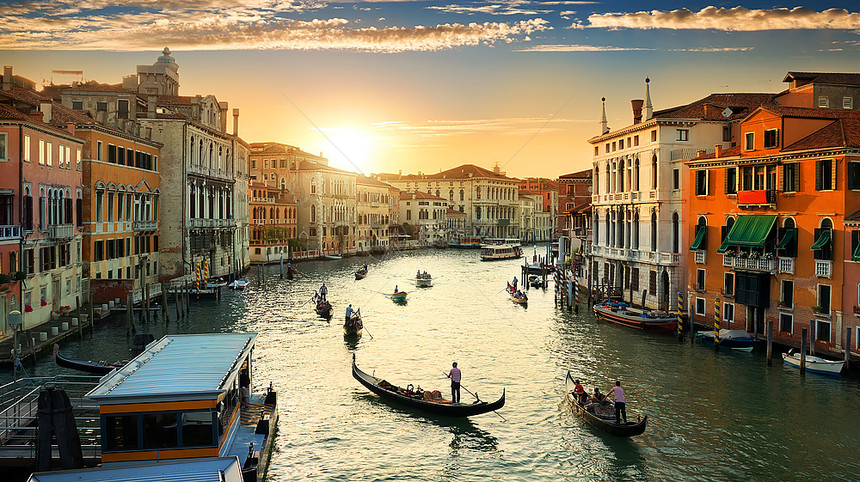 意大利日落时在威尼斯的大运河图片