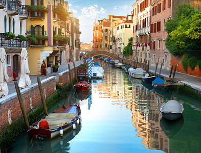 意大利威尼斯运河和船只图片