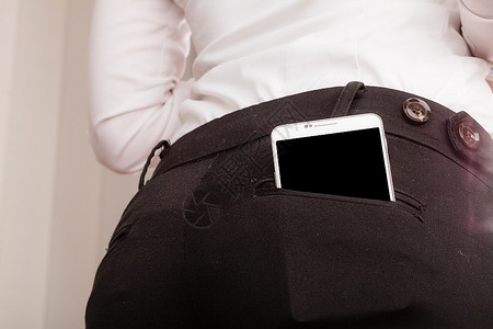 科技和现代便携式新一智能手机在裤子袋型移动电话商业服饰图片