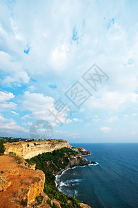 不含荧光剂FiolentCrimea夏季海和蓝天空背景