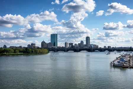 波士顿马萨诸塞州波士顿夏季在水上的天线图片