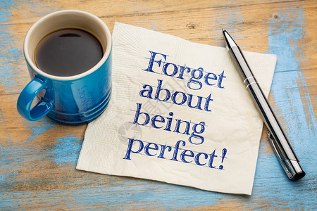 忘记完美忠告或提醒在餐巾纸上加咖啡的笔迹图片
