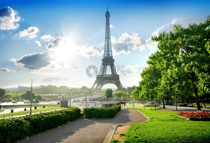 法国巴黎绿公园附近的埃菲尔塔图片