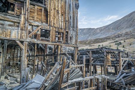 科罗拉多州洛基山MosquitoPass附近金矿废墟加工厂图片