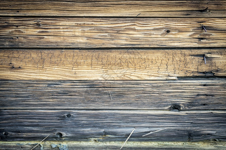 古腐小木屋墙的风化质图片