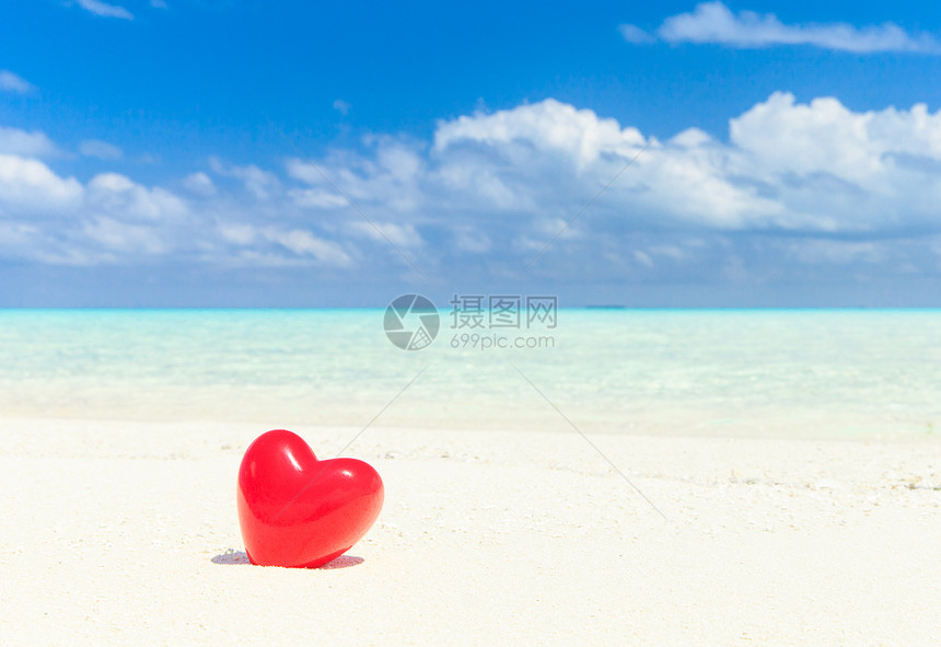 马尔代夫热带海滩的心脏xAxA图片