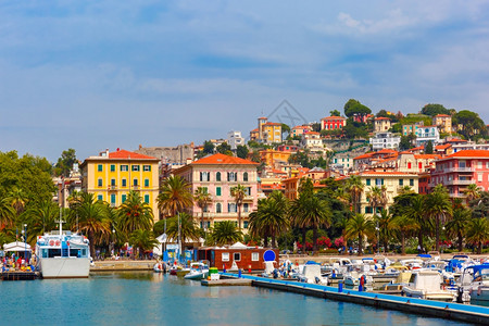 意大利里维埃拉古亚斯佩齐港和诗人湾高清图片