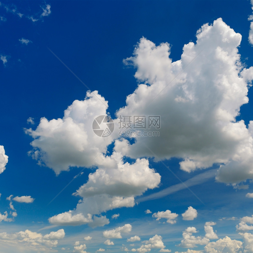 美丽的蓝天空有云密闭的彩图片