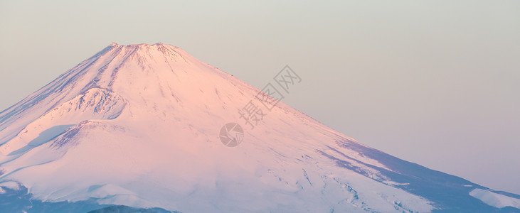 冬天的藤山日出哈康湖全景图片