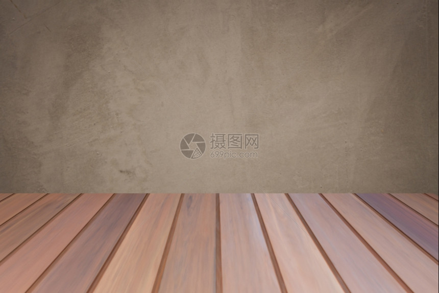 带混凝土壁背景的空木板桌顶用于产品显示图片