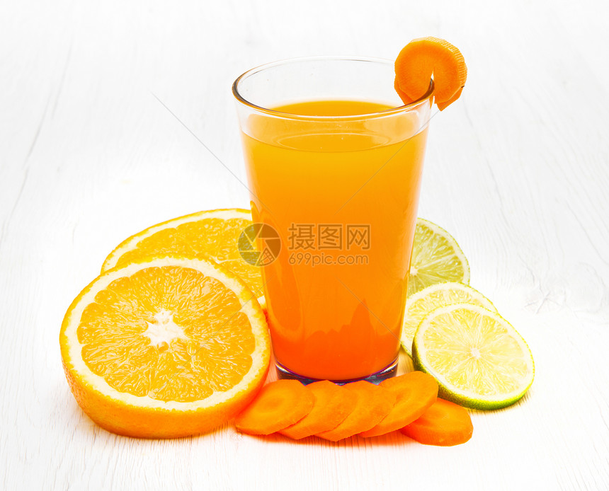 一杯Ace汁加胡萝卜橙子和柠檬图片