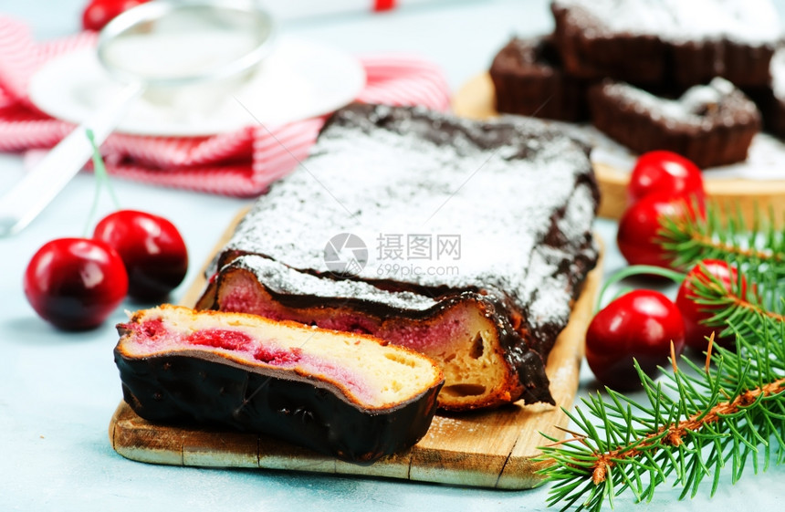 圣诞节晚餐甜蛋糕圣诞节加巧克力图片