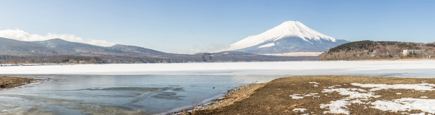 冬季寒日本全景节位于亚马纳卡湖IcedYamanakaIced的冬藤山图片