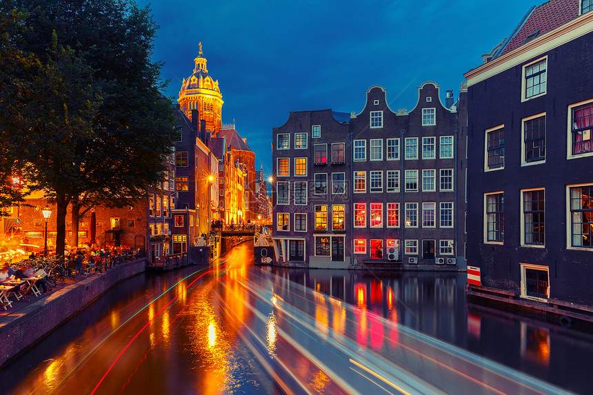 阿姆斯特丹运河桥梁和典型房屋的夜间城市视图荷兰长期接触图片