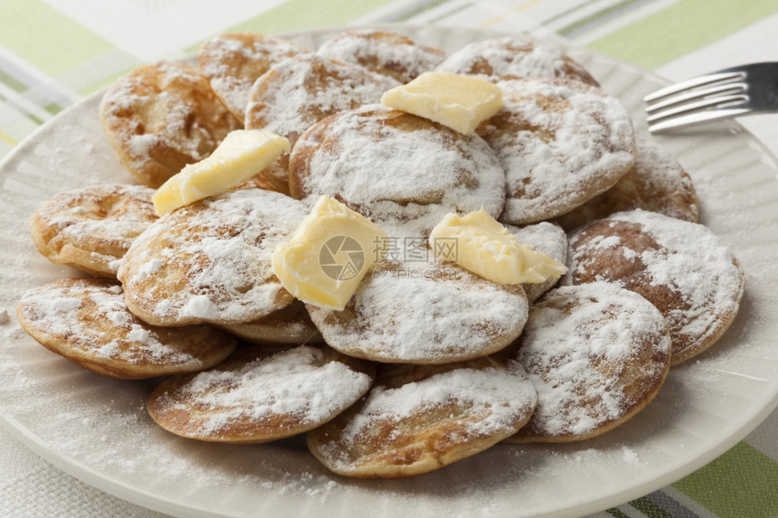 Dish荷兰小煎饼叫做加白糖和黄油的Paffertjes图片