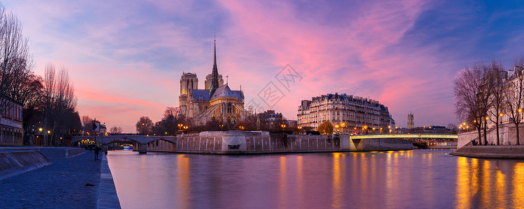 法国巴黎圣母院大教堂的光辉日落背景图片