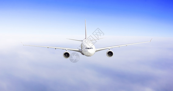 飞机越过云层图片