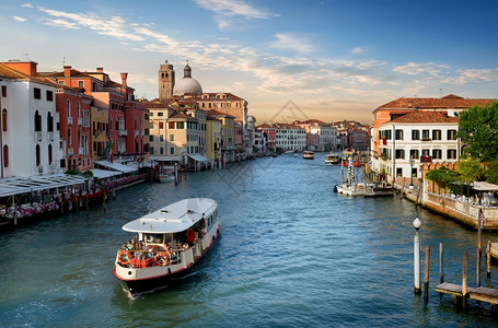 意大利威尼斯运河Vaporetto图片