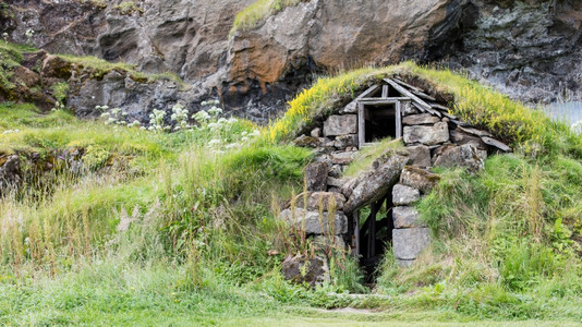 冰岛南部被遗弃的冰岛住房图片