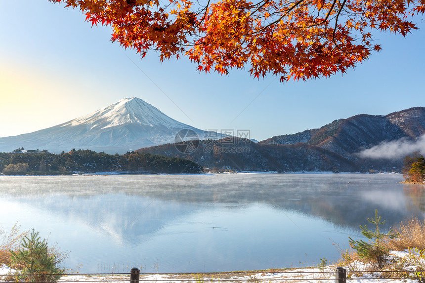 秋天在川口子富士山或日本藤川口子湖图片