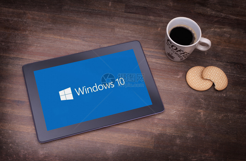 2015年6月日荷兰HerenvenenWindows10背景的平板电脑Windows10是微软公司的新版本WindowsOS从图片