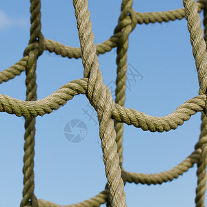 攀爬绳网蓝天儿童攀爬时使用的绳网背景
