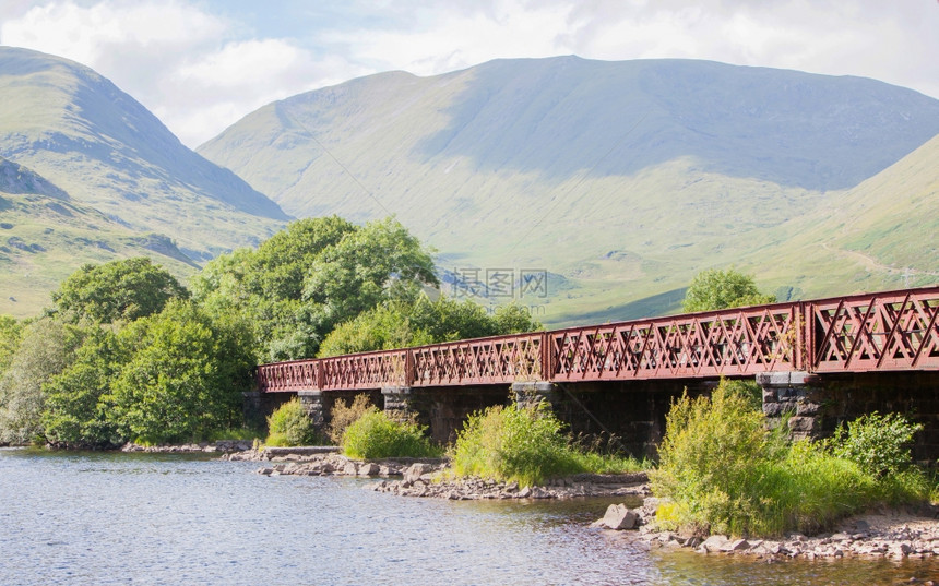 苏格兰金属铁路桥结构旧图片
