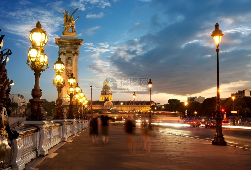 法国日落时分在巴黎亚历山德三世桥上图片