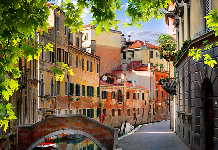 意大利清晨旧百年老房子和街道图片