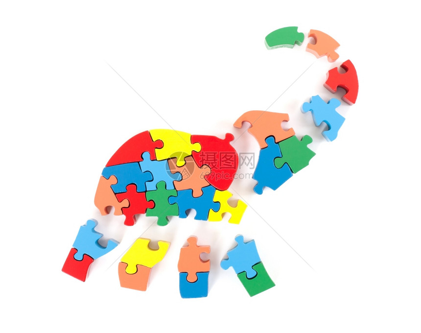 大象形状的多彩拼图块孤立在白色之上图片