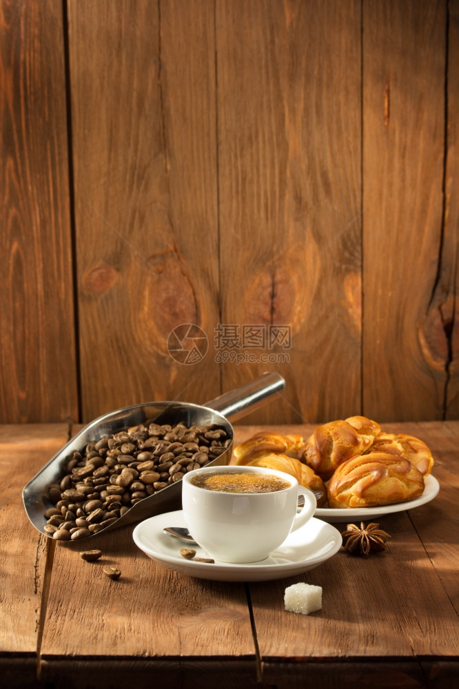 木制背景咖啡杯图片