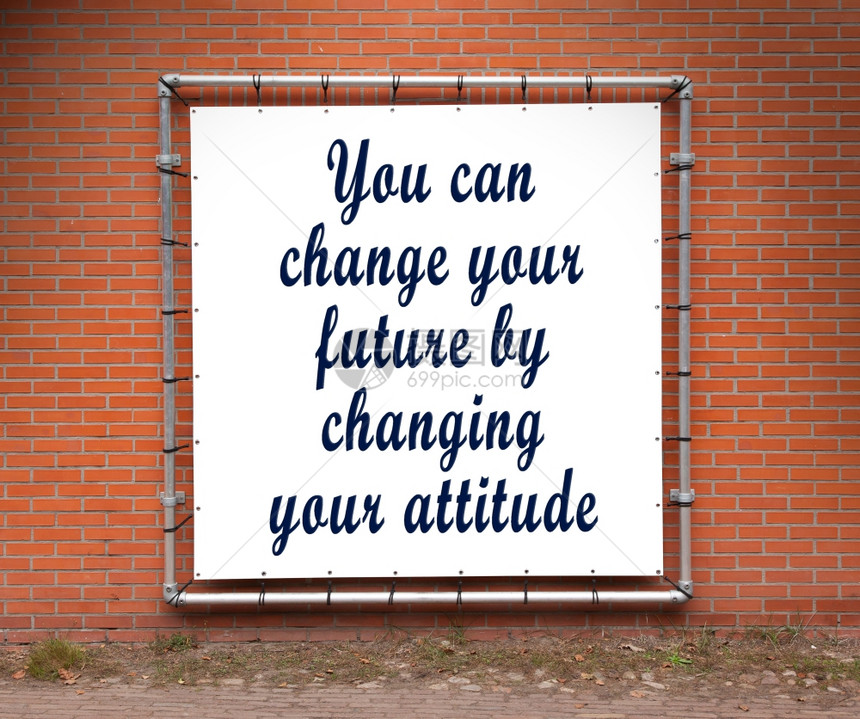 在砖墙上挂着鼓舞人心的引号大横幅你可以改变的未来图片