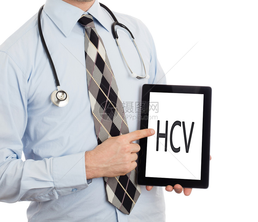 医生被孤立在白色的后腹骨上持有数字平板电脑HCV图片