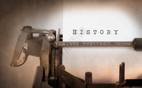 由旧打字机历史制作的古老打字机图片