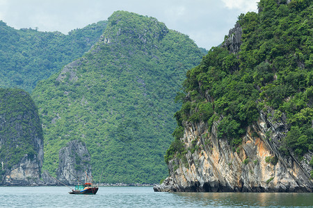 海湾石灰石越南河隆湾渔船背景