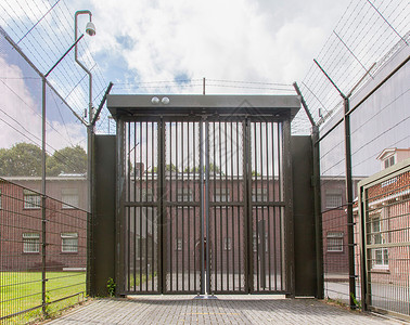 一个生锈门一个古老的荷兰监狱大门背景