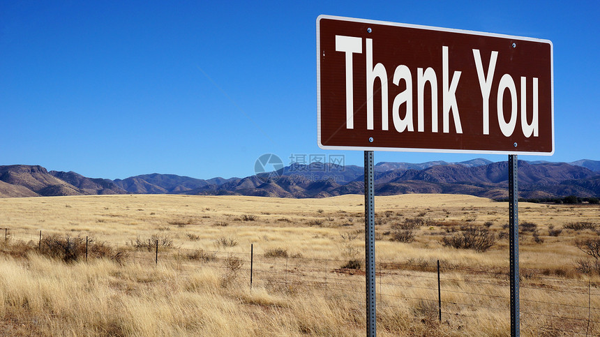 感谢你们棕色道路标志蓝天空和荒野图片