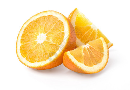 半橙子水果和两块或板的橘子水果在白色背景剪切上被孤立图片