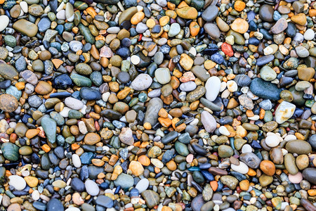 海滩上的石头背景图片